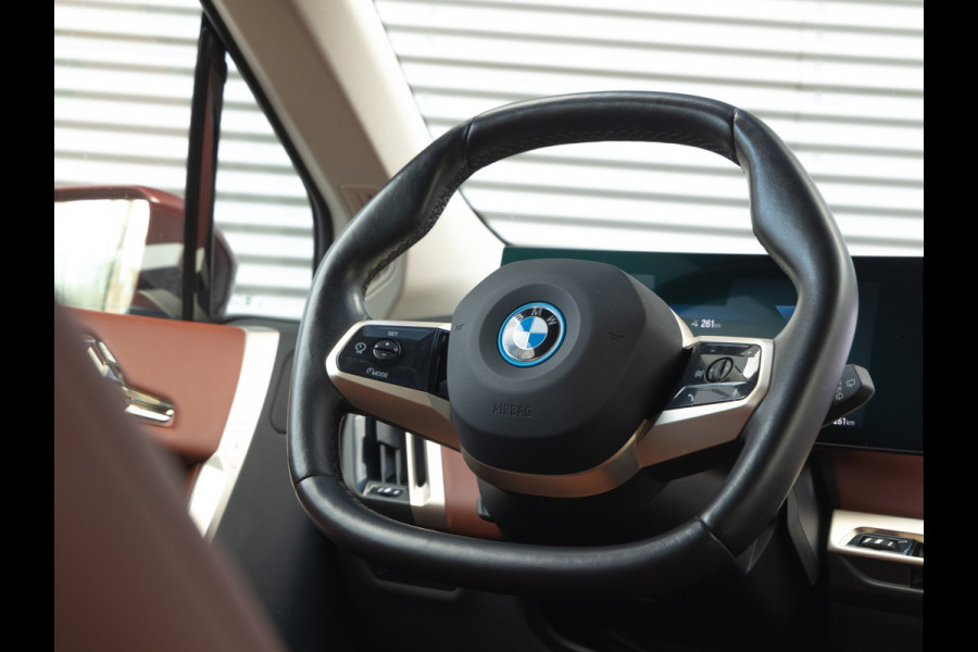 BMW iX xDrive50 - Luchtvering - Integral Active Steering - Driving Ass Prof - Harman Kardon