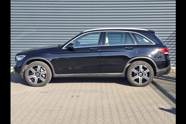 Mercedes-Benz GLC 300e 4MATIC Premium Plug in Hybrid 320pk PHEV | Adaptive Cruise | Apple Carplay | Lederen Sportstoelen | Camera | L.M. 19" | Sfeerverlichting | Multi Beam LED | Stoelverwarming | DAB | Navigatie |