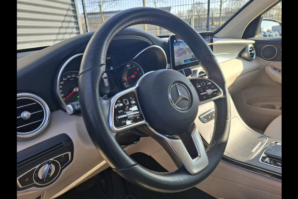 Mercedes-Benz GLC 300e 4MATIC Premium Plug in Hybrid 320pk PHEV | Adaptive Cruise | Apple Carplay | Lederen Sportstoelen | Camera | L.M. 19" | Sfeerverlichting | Multi Beam LED | Stoelverwarming | DAB | Navigatie |