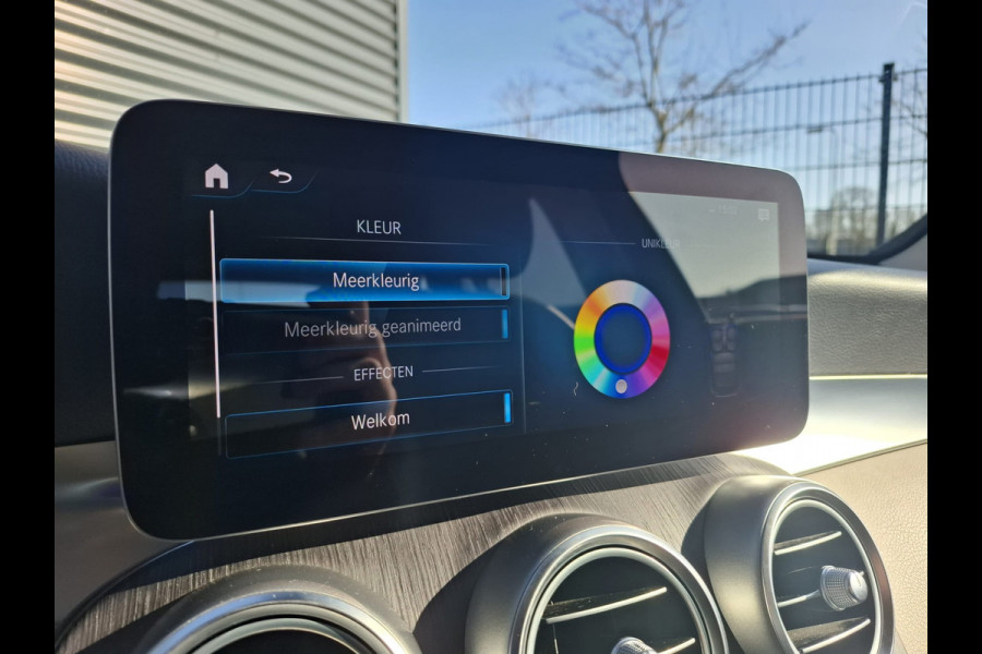 Mercedes-Benz GLC 300e 4MATIC Premium Plug in Hybrid 320pk PHEV | Adaptive Cruise | Apple Carplay | Lederen Sportstoelen | Camera | L.M. 19" | Sfeerverlichting | Multi Beam LED | Stoelverwarming | DAB | Navigatie |