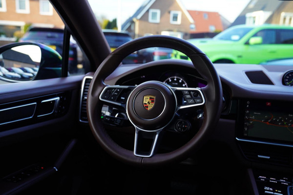 Porsche Cayenne Coupé 3.0 E-Hybrid | Panorama | Luchtvering | Porsche Active Save | Massage | 21 inch | Adaptieve Cruise | Carbon