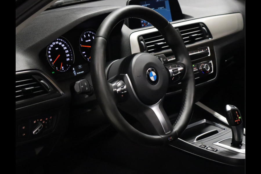 BMW 1-serie 118i M Sport [SCHUIFKANTELDAK, M-STUUR, VOL LEDER, PDC, CRUISE CONTROL, LED, NAVIGATIE, NIEUWSTAAT]