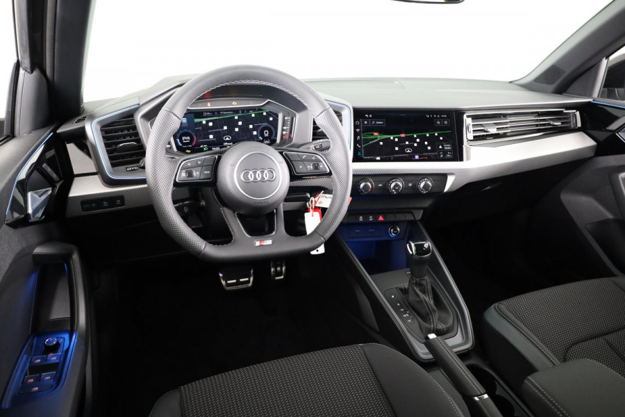 Audi A1 Sportback 25 TFSI S edition MMi navigatie Plus, optiekpakket zwart plus, Audi Soundsysteem, contrastpakket