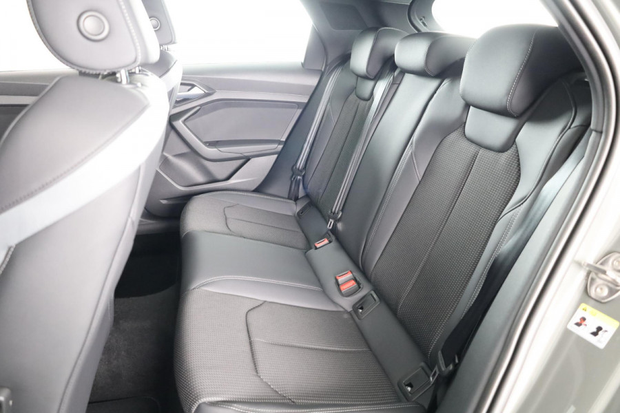Audi A1 Sportback 25 TFSI S edition MMi navigatie Plus, optiekpakket zwart plus, Audi Soundsysteem, contrastpakket