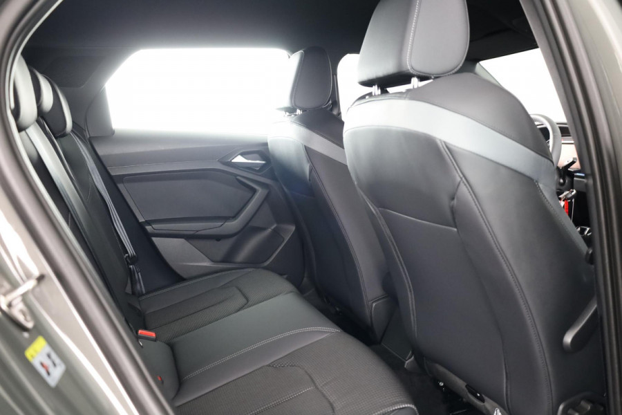 Audi A1 Sportback 25 TFSI S edition MMi navigatie Plus, optiekpakket zwart plus, Audi Soundsysteem, contrastpakket