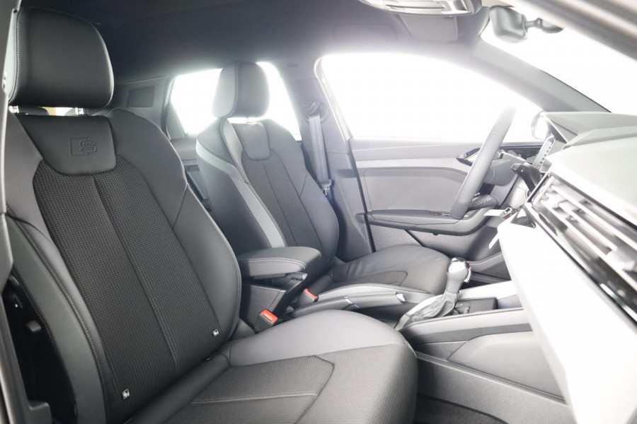 Audi A1 Sportback 25 TFSI S edition MMi navigatie Plus, optiekpakket zwart plus, Audi Soundsysteem, contrastpakket