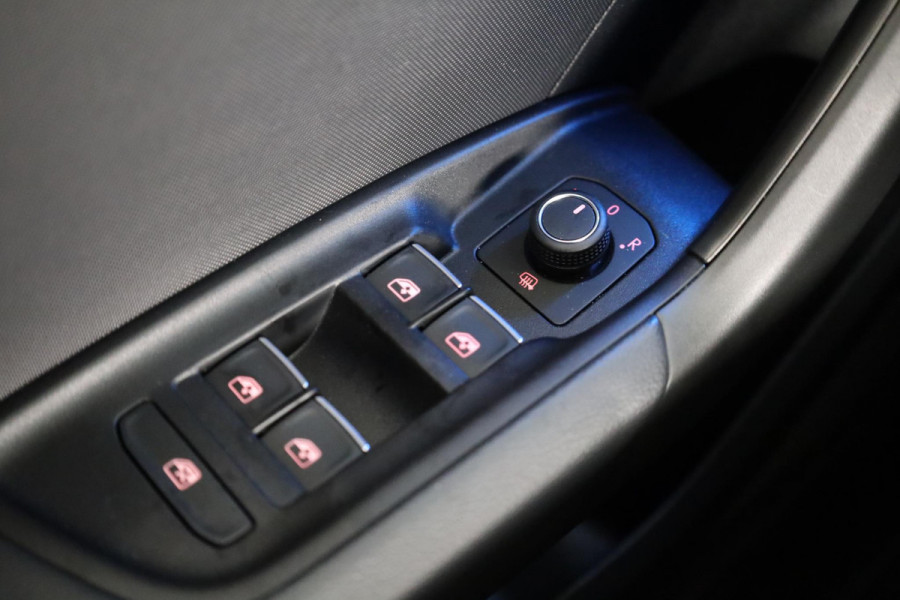 Audi A1 Sportback 25 TFSI S edition MMi navigatie Plus, optiekpakket zwart plus, Audi Soundsysteem, contrastpakket