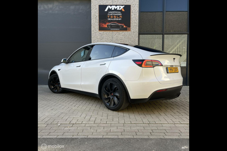 Tesla Model Y Wit 2023 RWD MMX PACK