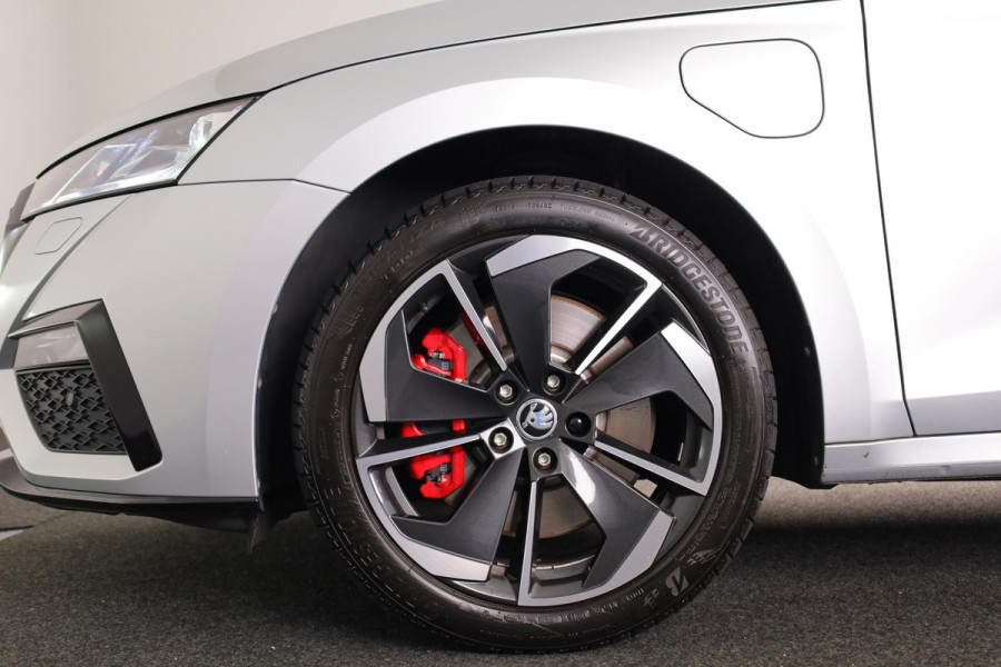 Škoda Octavia Combi 1.4 TSI RS iV PHEV Business 245pk | Head Up display | Verwarmbare voorstoelen | Matrix koplampen | Verwarmbare voorruit