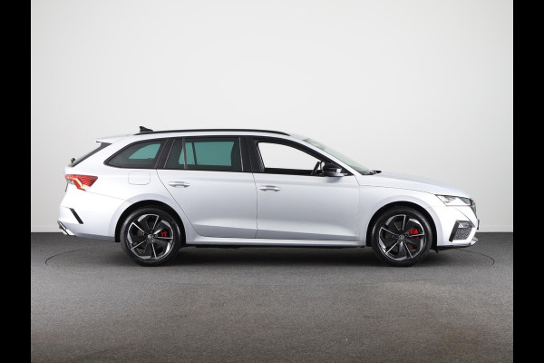 Škoda Octavia Combi 1.4 TSI RS iV PHEV Business 245pk | Head Up display | Verwarmbare voorstoelen | Matrix koplampen | Verwarmbare voorruit