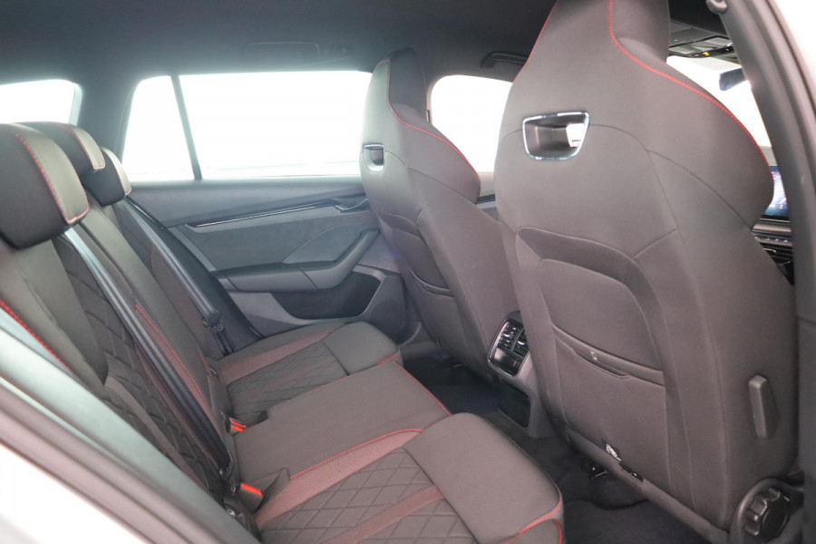 Škoda Octavia Combi 1.4 TSI RS iV PHEV Business 245pk | Head Up display | Verwarmbare voorstoelen | Matrix koplampen | Verwarmbare voorruit