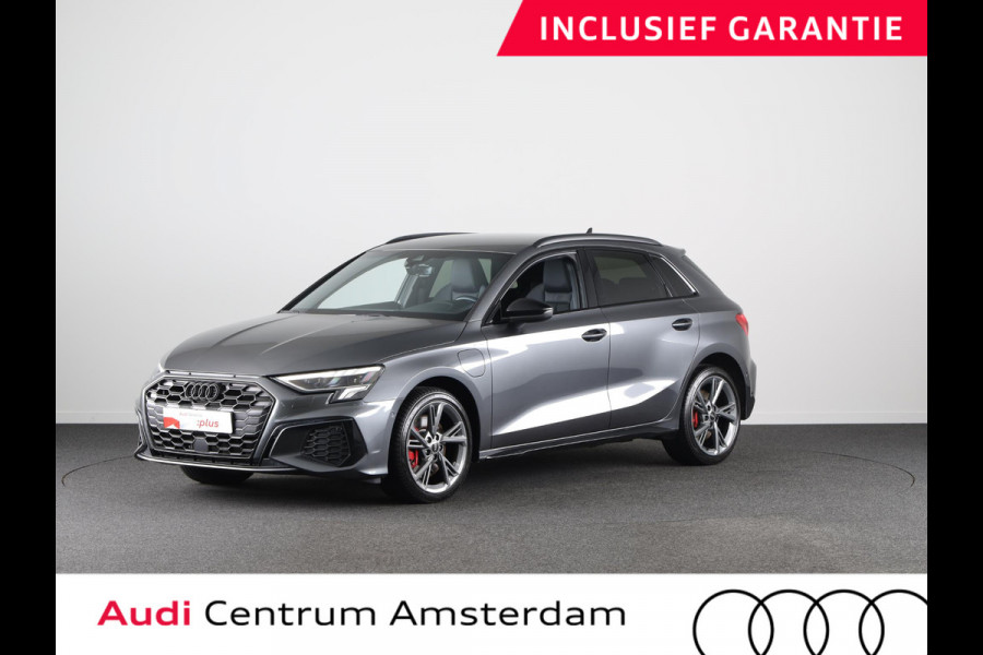 Audi A3 Sportback 45 TFSI e S edition Competition 245 pk S-tronic | Verlengde garantie | Navigatie | Trekhaak (afneembaar) | Parkeersensoren (Park assist) | Adaptieve cruise control | Stoelverwarming | S-Line |