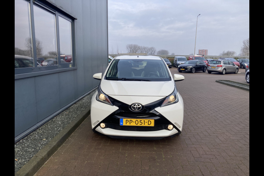 Toyota Aygo 1.0 VVT-i X-Play 5-drs. NAVI/CAMERA/AIRCO/MEDIA/LIMITER