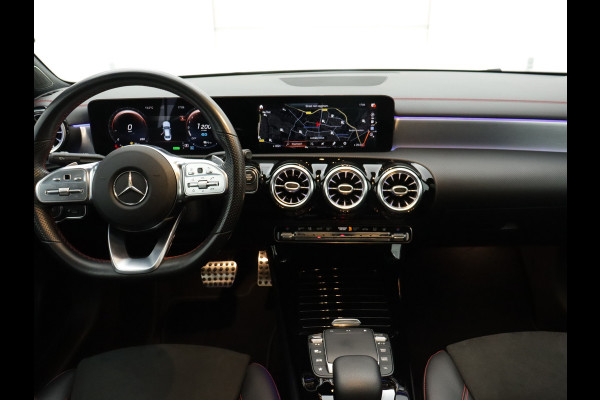 Mercedes-Benz CLA-Klasse 250 e Business Solution AMG Limited | Multispaaks lichtmetalen velgen | Panoramadak | MBUX wide screen | Navigatie | Parking support | Inclusief 24 maanden MB Certified garantie voor Europa.