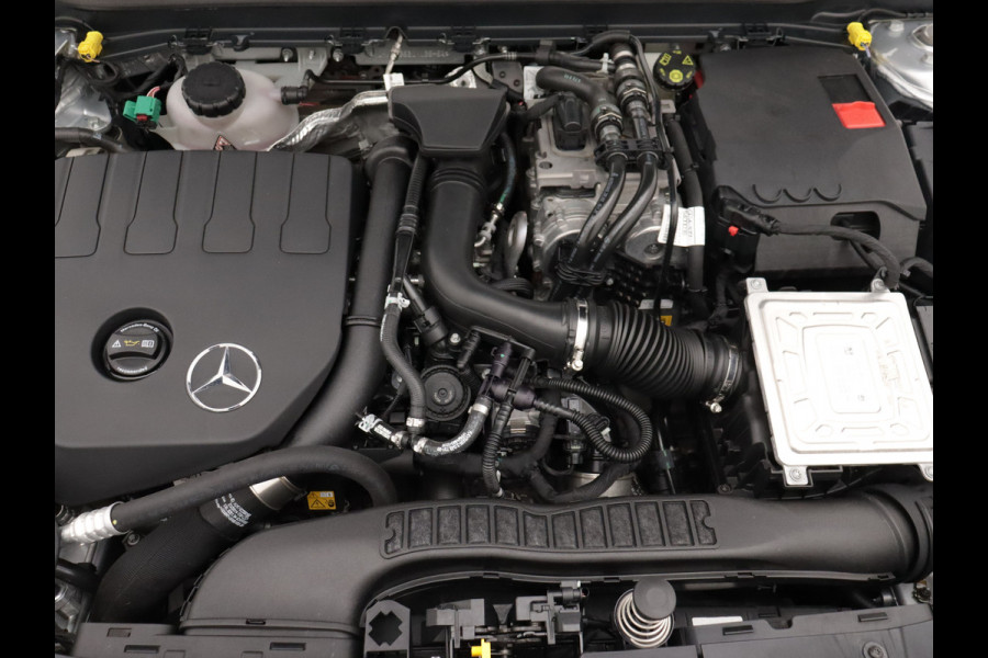 Mercedes-Benz CLA-Klasse 250 e Business Solution AMG Limited | Multispaaks lichtmetalen velgen | Panoramadak | MBUX wide screen | Navigatie | Parking support | Inclusief 24 maanden MB Certified garantie voor Europa.