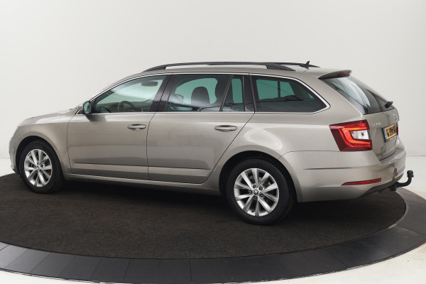 Škoda Octavia 1.0 TSI Clever Edition | Stoelverwarming | Carplay | Trekhaak | Half leder | Navigatie | DAB | Climate control | PDC | Cruise control