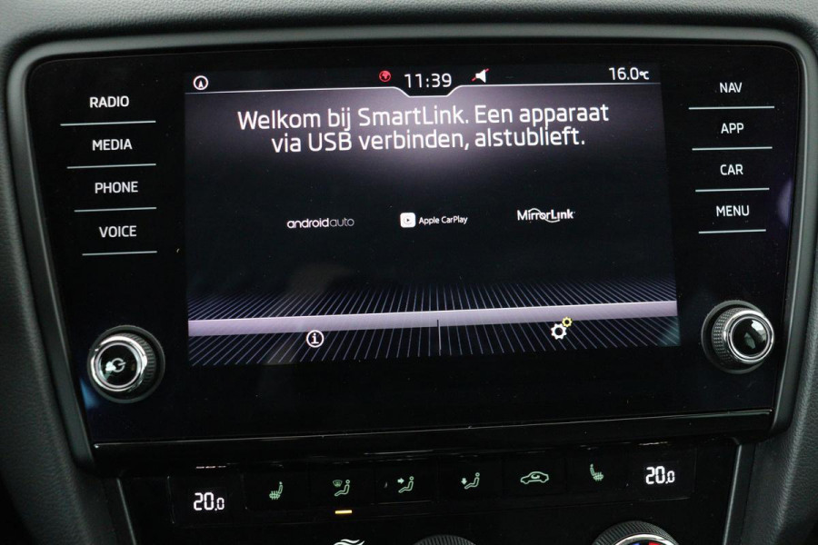 Škoda Octavia 1.0 TSI Clever Edition | Stoelverwarming | Carplay | Trekhaak | Half leder | Navigatie | DAB | Climate control | PDC | Cruise control