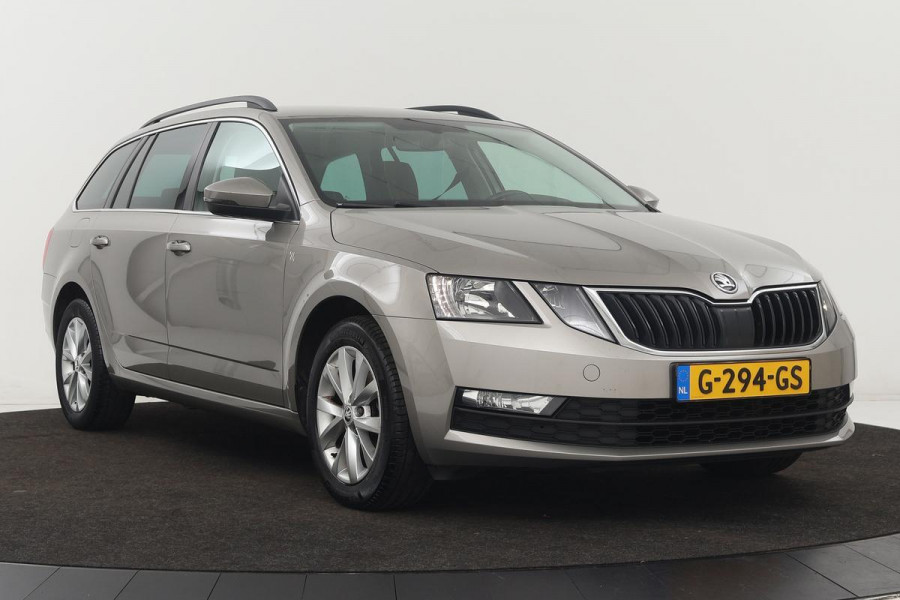 Škoda Octavia 1.0 TSI Clever Edition | Stoelverwarming | Carplay | Trekhaak | Half leder | Navigatie | DAB | Climate control | PDC | Cruise control