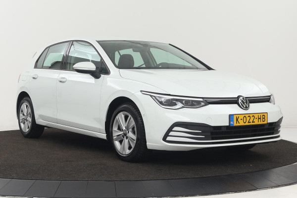 Volkswagen Golf 1.0 eTSI Life | Camera | Adaptive cruise | Memory | Full LED | Carplay | Side Assist | Park Assist | Sfeerverlichting | DAB