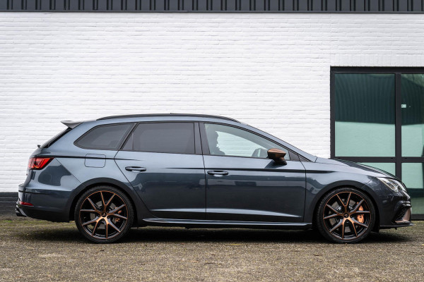 Seat León ST 2.0 TSI CUPRA R 4DRIVE ACC DCC Carbon Beats Pano