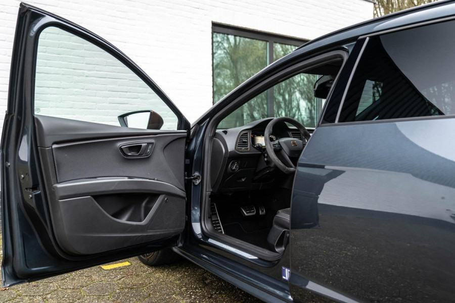Seat León ST 2.0 TSI CUPRA R 4DRIVE ACC DCC Carbon Beats Pano