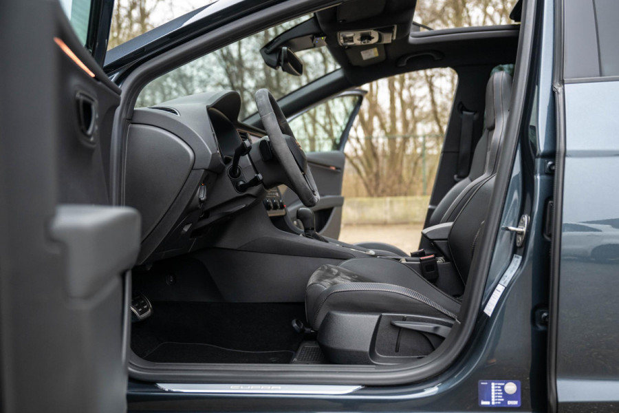Seat León ST 2.0 TSI CUPRA R 4DRIVE ACC DCC Carbon Beats Pano