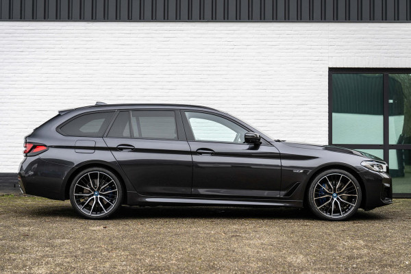 BMW 5 Serie Touring 530e xDrive M-Sport ACC Laser Softclose Panorama