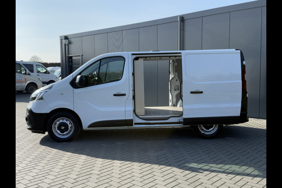 Renault Trafic 2.0 dCi 120 PK / L1H1 / 1e EIG. / 2x SCHUIFDEUR / TREKHAAK / AIRCO / CRUISE