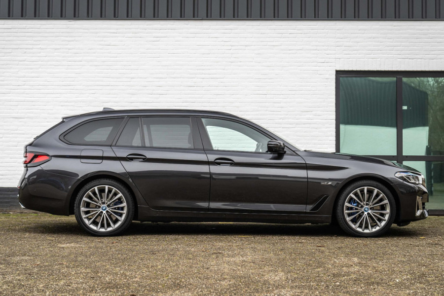 BMW 5 Serie Touring 530e xDrive Luxury Line 4-Wielbesturing NWPR 105K