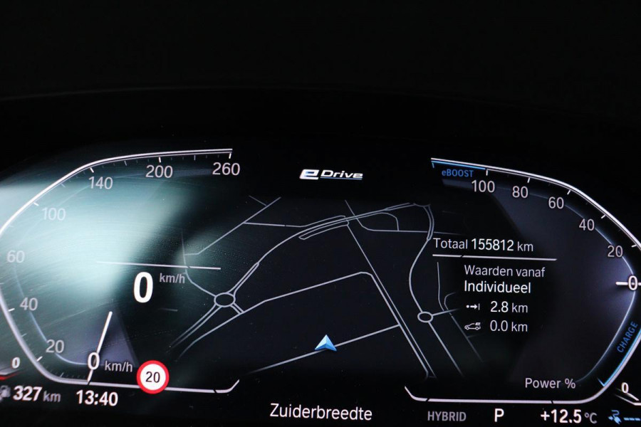 BMW 3-serie 330e Sport Line | Stoelverwarming | Camera | Carplay | Sfeerverlichting | Sportstoelen | Park Assist | Half leder | Live Cockpit