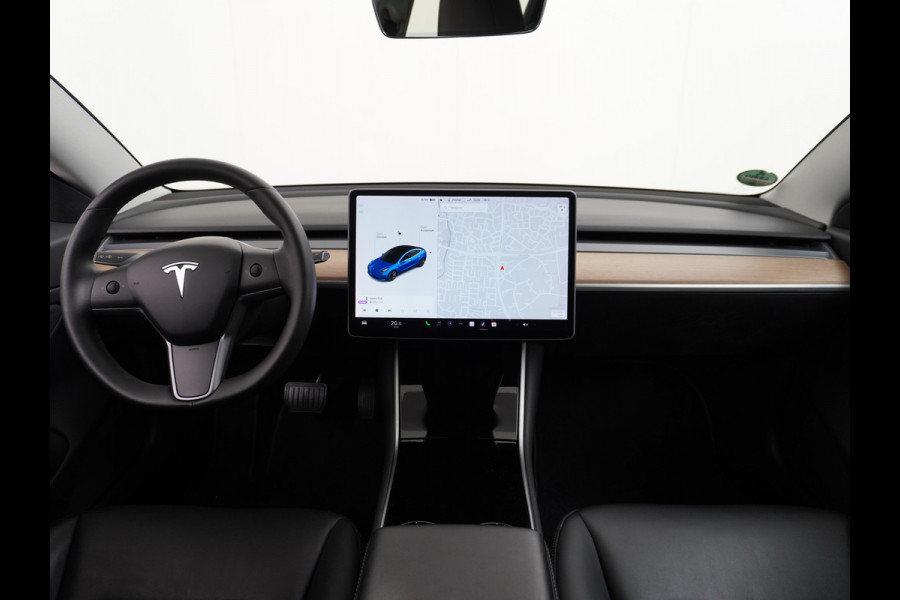 Tesla Model 3 Long Range 75kWh 463PK Trekhaak 18" FSD-Full Self Driving Computer-3 Premium Audio 4wd AutoPilot Panoramadak Camera's Leer Adapt Stoel en achterbank verwarming Electr.Stoelen+Memory+Easy-Entry WiFi Orig. NLse auto Grootste accu Tot 16,5kwh thuis laden. Accu-Garantie tot 20-12-2027 max 192.000km