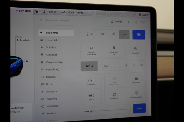 Tesla Model 3 Long Range 75kWh 463PK Trekhaak 18" FSD-Full Self Driving Computer-3 Premium Audio 4wd AutoPilot Panoramadak Camera's Leer Adapt Stoel en achterbank verwarming Electr.Stoelen+Memory+Easy-Entry WiFi Orig. NLse auto Grootste accu Tot 16,5kwh thuis laden. Accu-Garantie tot 20-12-2027 max 192.000km