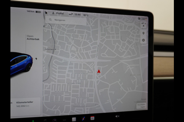 Tesla Model 3 Long Range 75kWh 463PK Trekhaak 18" FSD-Full Self Driving Computer-3 Premium Audio 4wd AutoPilot Panoramadak Camera's Leer Adapt Stoel en achterbank verwarming Electr.Stoelen+Memory+Easy-Entry WiFi Orig. NLse auto Grootste accu Tot 16,5kwh thuis laden. Accu-Garantie tot 20-12-2027 max 192.000km