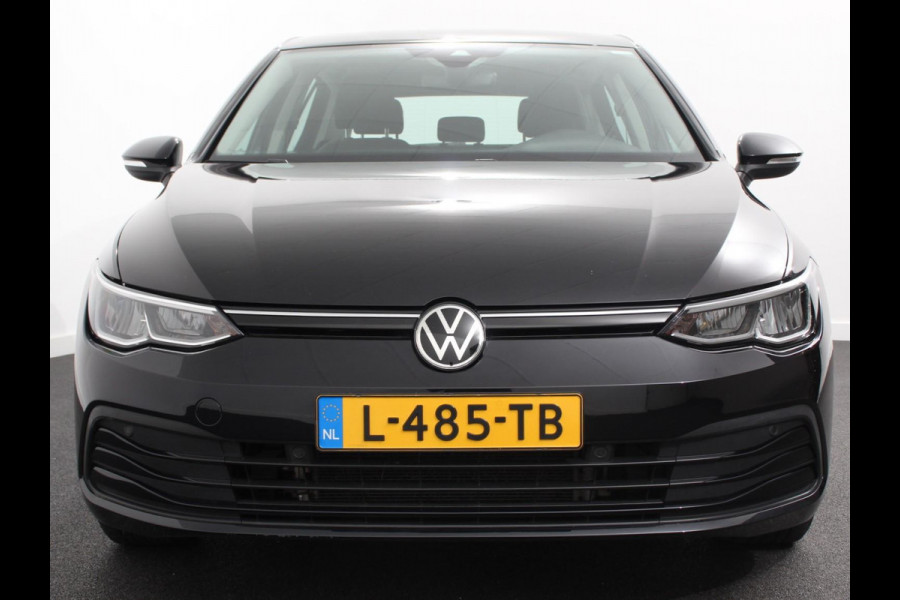 Volkswagen Golf 1.5 TSI 130pk Life | Navigatie | Climate Control | Cruise control adaptief | Parkeer sensoren | Trekhaak | Stoelverwarming | DAB | Led | Lichtmetalen Velgen