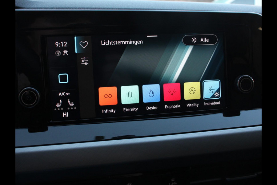 Volkswagen Golf 1.5 TSI 130pk Life | Navigatie | Climate Control | Cruise control adaptief | Parkeer sensoren | Trekhaak | Stoelverwarming | DAB | Led | Lichtmetalen Velgen