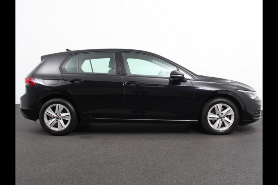 Volkswagen Golf 1.5 TSI 130pk Life | Navigatie | Climate Control | Cruise control adaptief | Parkeer sensoren | Trekhaak | Stoelverwarming | DAB | Led | Lichtmetalen Velgen