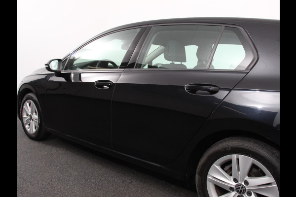 Volkswagen Golf 1.5 TSI 130pk Life | Navigatie | Climate Control | Cruise control adaptief | Parkeer sensoren | Trekhaak | Stoelverwarming | DAB | Led | Lichtmetalen Velgen