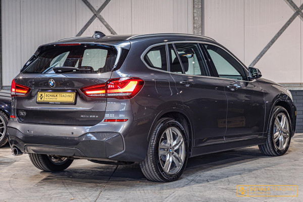 BMW X1 XDrive25e High Executive|Trekhaak|M-sport|LED|Dealer