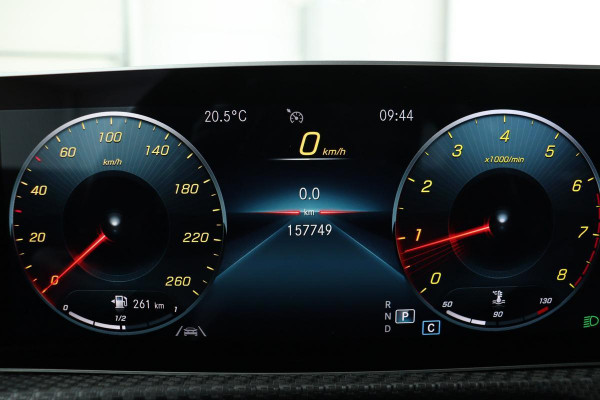 Mercedes-Benz CLA-Klasse 180 Business Solution | Stoelverwarming | Trekhaak | Camera | Full LED | Widescreen | Park Assist | Navigatie | Half leder | Climate control