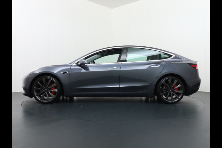 Tesla Model 3 Performance 513pk AWD FSD-MEEGELEVERD PAKKET! €72.000 nieuw 0-100kmh 3.4sec! Lmv-20" AutoPilot Carbon-Spoiler Premium-HiFi Pano. Navi Led ACC DAB Voorverwarming interieur en Keyless via GSM-App One-Pedal-Drive Rode Remklauwen Premium Audio Veel grip door 4WD vierwielaandrijving.  Origineel Nederlandse auto nieuwprijs €72.080 Garantie op Accu en motor tot 28-12-2027/192.000km