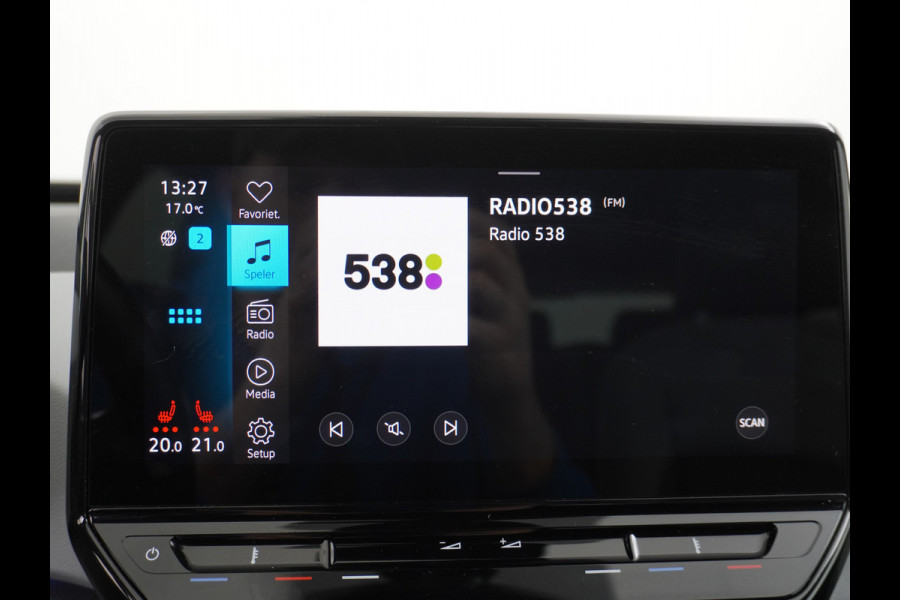 Volkswagen ID.3 58kWh 204PK Business Warmtepomp Apple Carplay Android Auto Cruise control adaptief Navi discover pro Keyless advanced Stoelverwa Matrix led koplampen Led-a-licht dynamisch Dab Draadloze telefoonlader Verkeersbord detectie Fase 3 Laden 310NM koppel