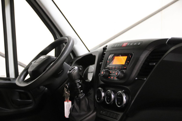 Iveco Daily 35C14 2.3 KIPPER MET 3500 KG TREKVERMOGEN Iveco 35C14 2.3 KIPPER MET 3500 KG TREKVERMOGEN