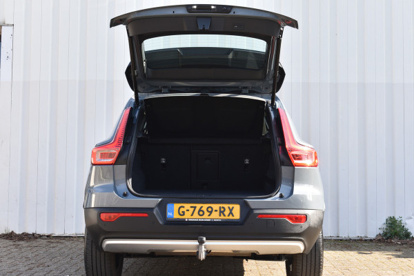 Volvo XC40 1.5 T3 Momentum Pro | Trekhaak | Blis | Sensoren voor&achter | Draadloos opladen |