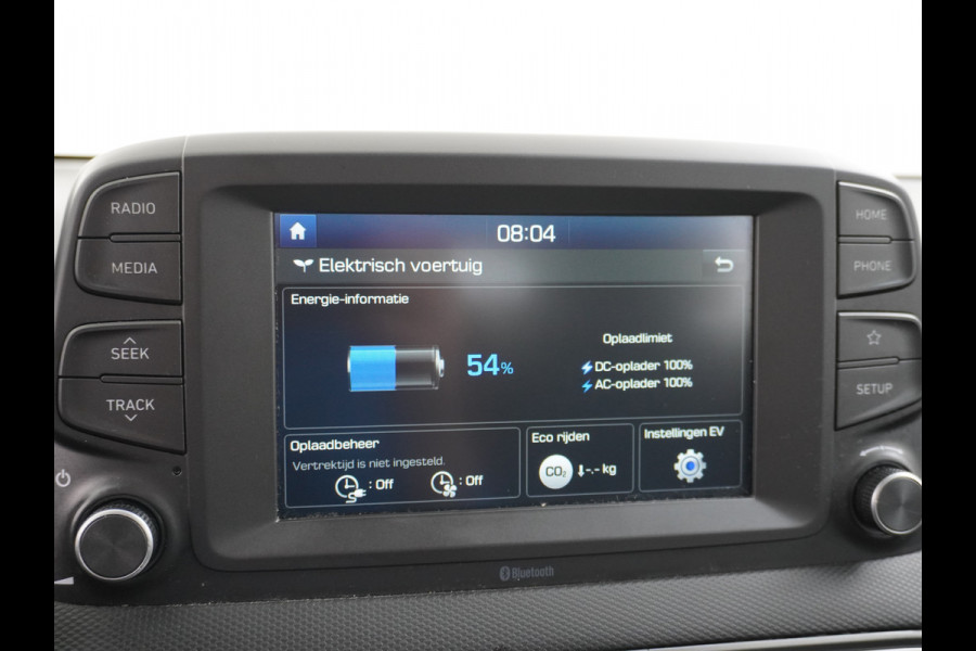 Hyundai Kona EV Comfort 64kWh 204PK Trekhaak Adap.Cruise Warmtepomp Android Auto Apple Carplay Navi Ecc DAB Camera Led Keyless Highway assist sys. Rijstrooksensor met correctie Voorruit verwarmbaar 1e Eigenaar