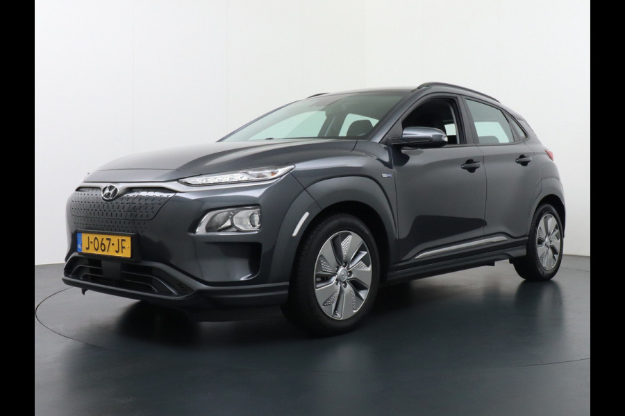 Hyundai Kona EV Comfort 64kWh 204PK Trekhaak Adap.Cruise Warmtepomp Android Auto Apple Carplay Navi Ecc DAB Camera Led Keyless Highway assist sys. Rijstrooksensor met correctie Voorruit verwarmbaar 1e Eigenaar