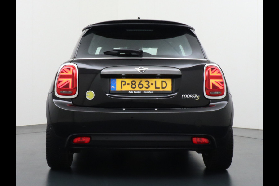 MINI Mini Electric AUT-184pk Charged Navi Camera Harman/Kardon Apple Carplay Adaptive Matrix LED koplampen en LED achterlichten met Union Jack Spor Lmv 17" Isofix Regen-Lichtsensor  All-Season Banden 3 fase tot 11kw / 16A laden thuis ! 40.000 nieuw! Wegenbelasting slechts 16Euro p/m