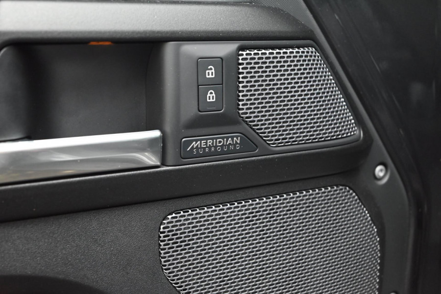 Land Rover Defender 110 5.0 P525 110 V8 URBAN ACC Trekhaak Pano HUD 360 Cam Meridian 22''