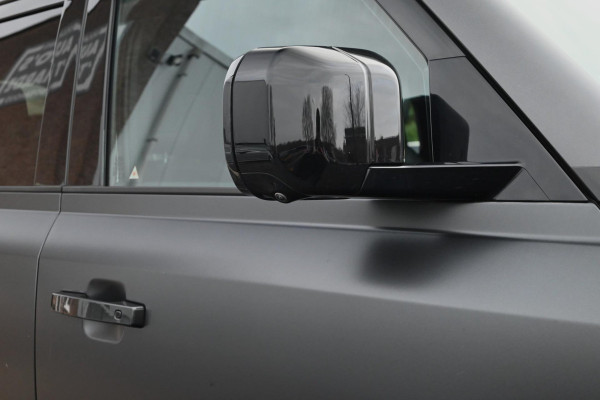 Land Rover Defender 110 5.0 P525 110 V8 URBAN ACC Trekhaak Pano HUD 360 Cam Meridian 22''