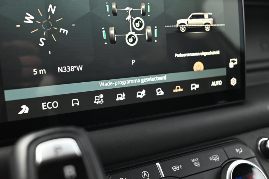 Land Rover Defender 110 5.0 P525 110 V8 URBAN ACC Trekhaak Pano HUD 360 Cam Meridian 22''