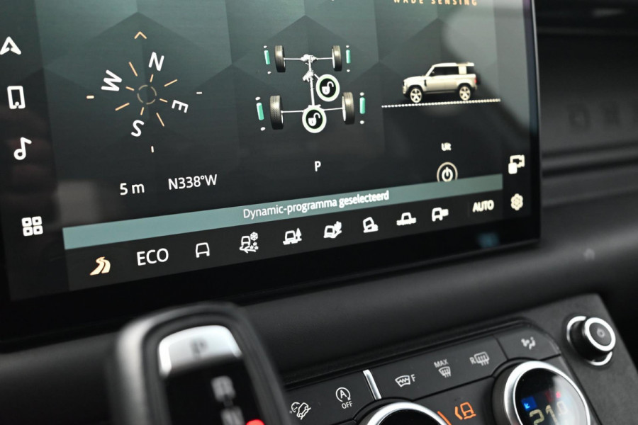 Land Rover Defender 110 5.0 P525 110 V8 URBAN ACC Trekhaak Pano HUD 360 Cam Meridian 22''